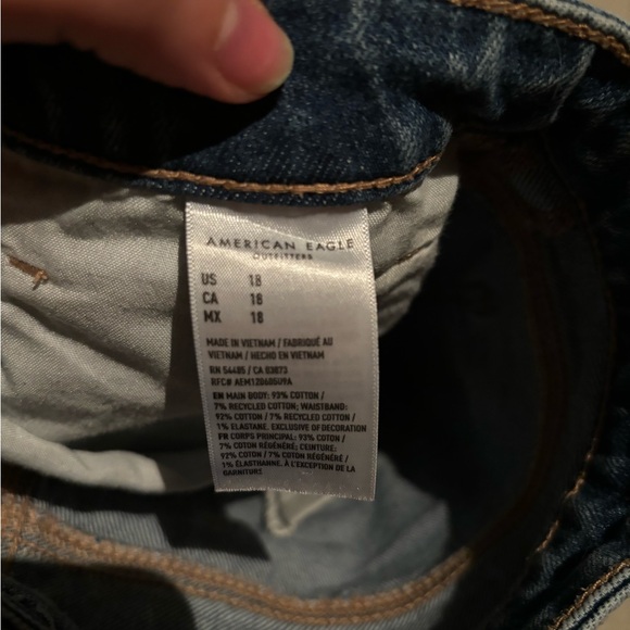 American Eagle Baggy Mom Short High Rise - Picture 2 of 3